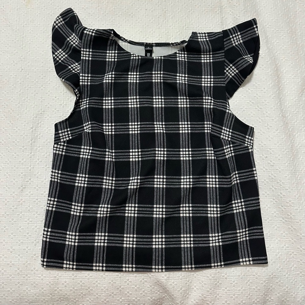 Black and white plaid top
